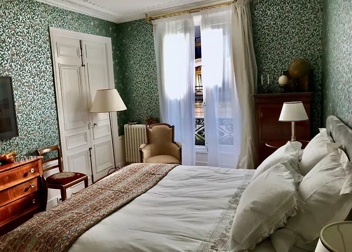 Le 48 Paris Bed and Breakfast